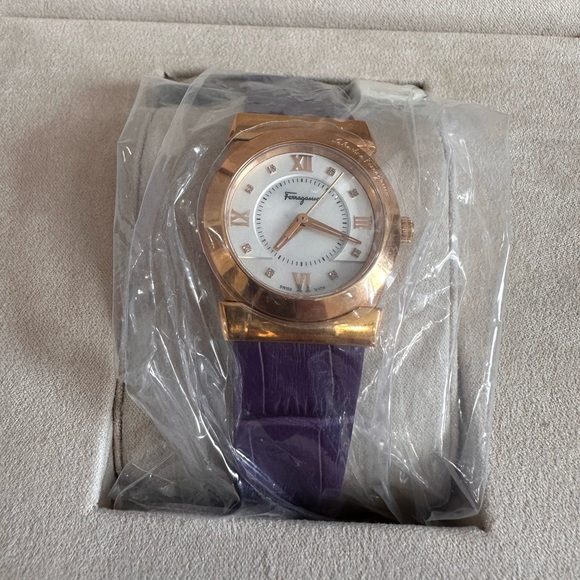 NIB SALVATORE FERRAGAMO PURPLE LEATHER 8 VS G DIAMOND MOTHER OF PEARL WATCH 32MM - Picture 3 of 16